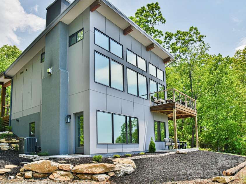 41 High Cliffs Trail, Black Mountain, NC 28711.  MLS# CAR4301745, YatesRealty ID 16402. 