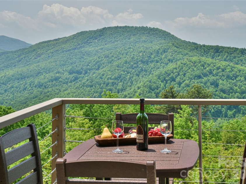 41 High Cliffs Trail, Black Mountain, NC 28711.  MLS# CAR4301745, YatesRealty ID 16402. 