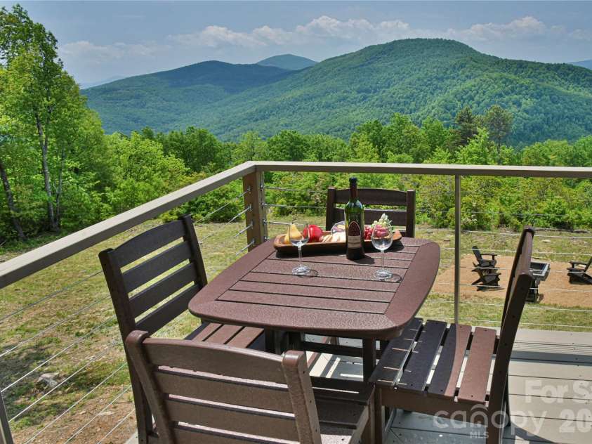 41 High Cliffs Trail, Black Mountain, NC 28711.  MLS# CAR4301745, YatesRealty ID 16402. 