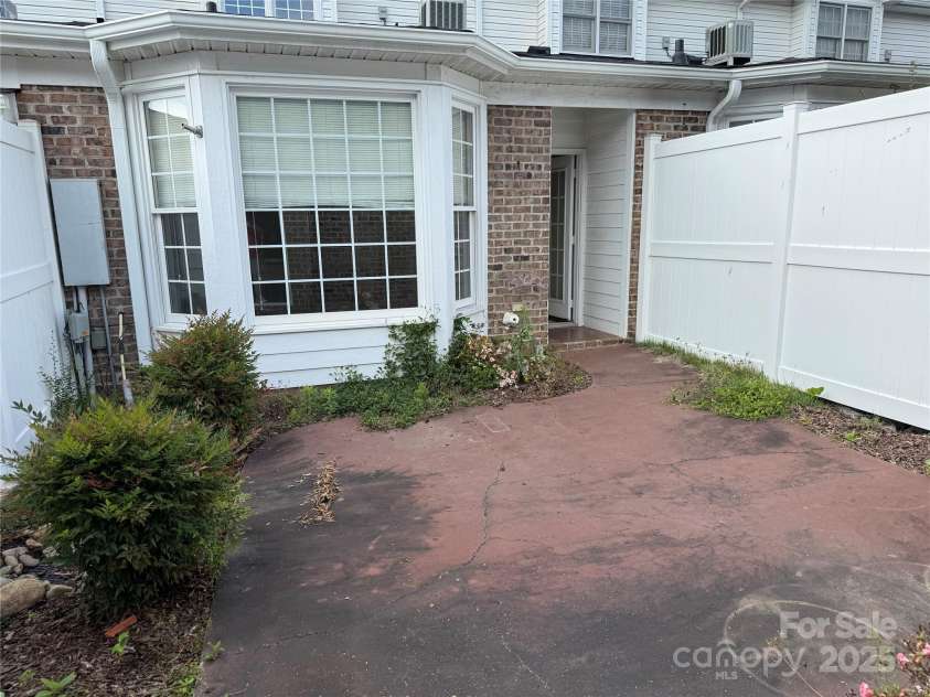 5476 Ives Street, Concord, NC 28027.  MLS# CAR4264518, YatesRealty ID 16403. 