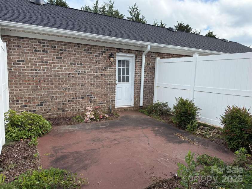 5476 Ives Street, Concord, NC 28027.  MLS# CAR4264518, YatesRealty ID 16403. 