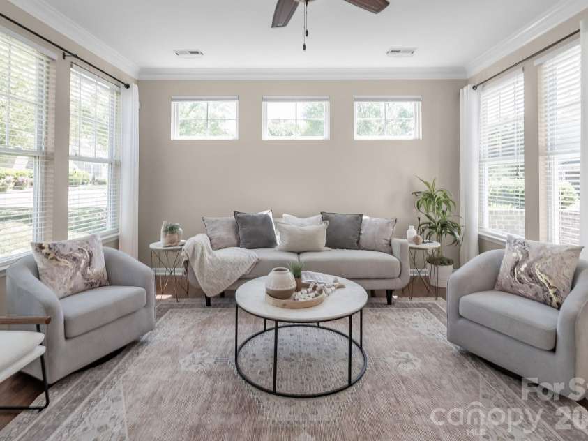 4419 Forest Gate Lane, Charlotte, NC 28270.  MLS# CAR4359056, YatesRealty ID 16405. Living space with lots of natural light