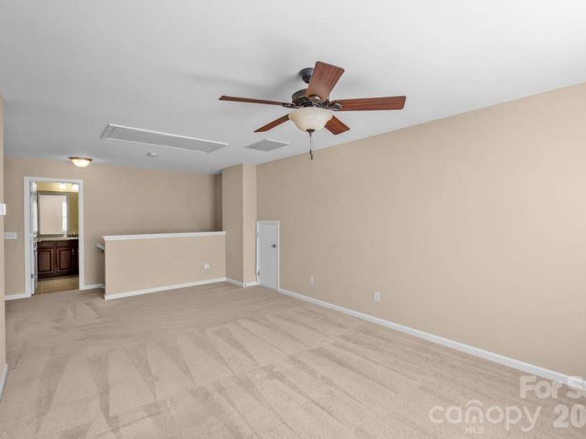 4419 Forest Gate Lane, Charlotte, NC 28270.  MLS# CAR4359056, YatesRealty ID 16405. Loft with Full Bath