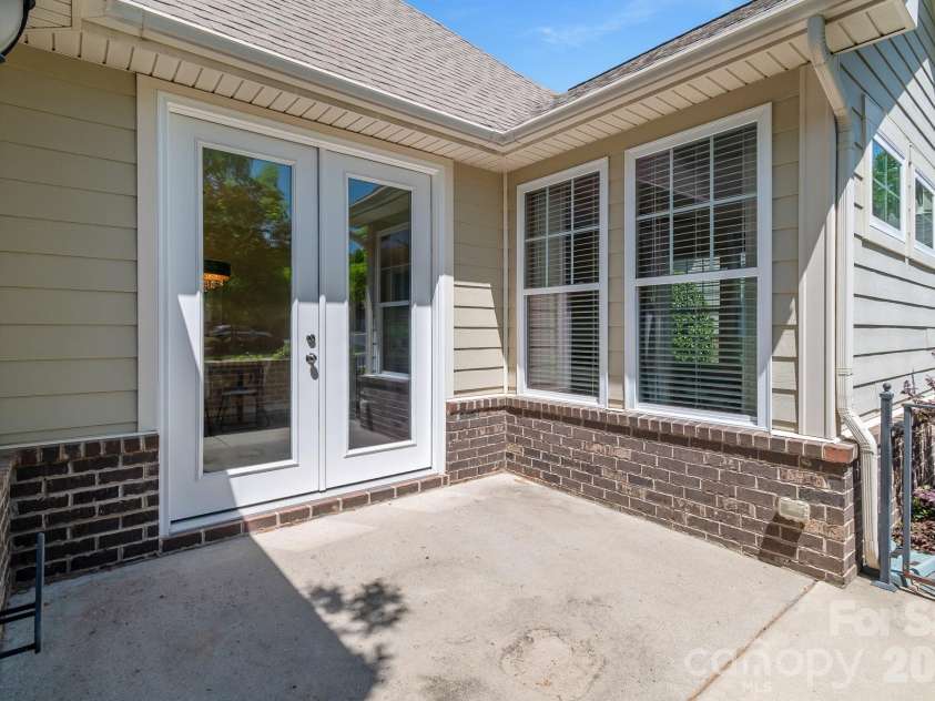 4419 Forest Gate Lane, Charlotte, NC 28270.  MLS# CAR4359056, YatesRealty ID 16405. View from side terrace