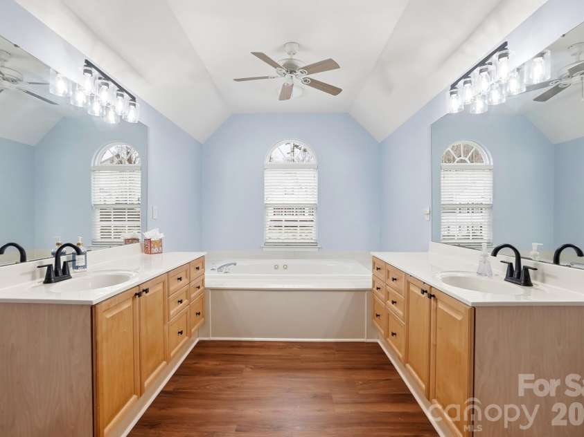 11416 Foggy Bank Lane, Charlotte, NC 28214.  MLS# CAR4320075, YatesRealty ID 16406. 