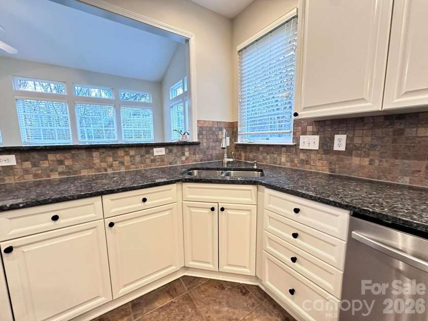 11416 Foggy Bank Lane, Charlotte, NC 28214.  MLS# CAR4320075, YatesRealty ID 16406. 