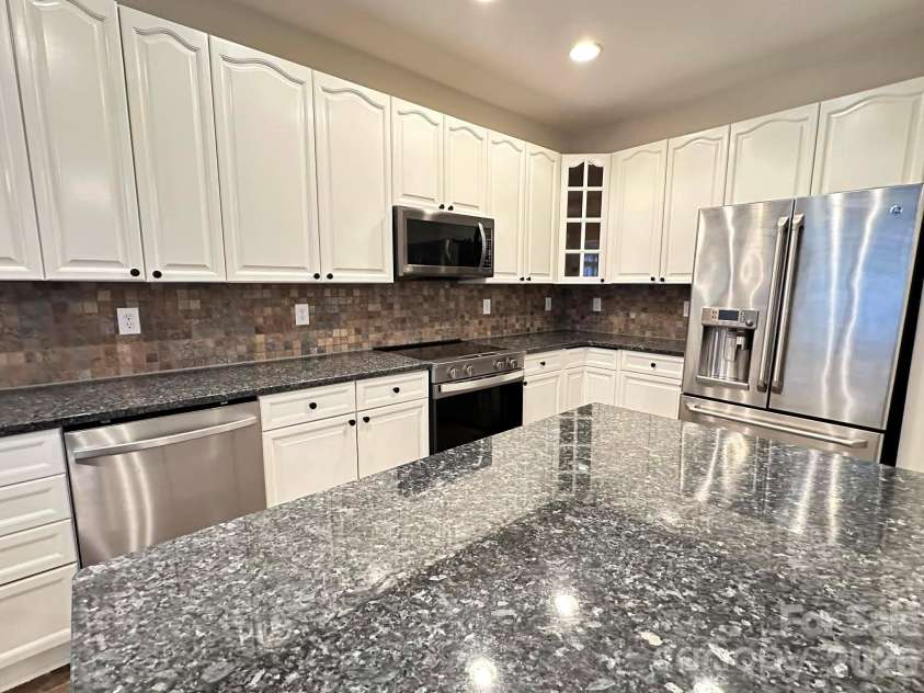 11416 Foggy Bank Lane, Charlotte, NC 28214.  MLS# CAR4320075, YatesRealty ID 16406. 