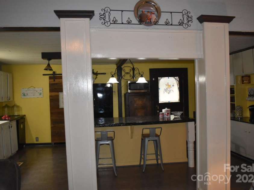 306 McAdenville Road, Lowell, NC 28098.  MLS# CAR4204195, YatesRealty ID 16406. Kitchen Columns