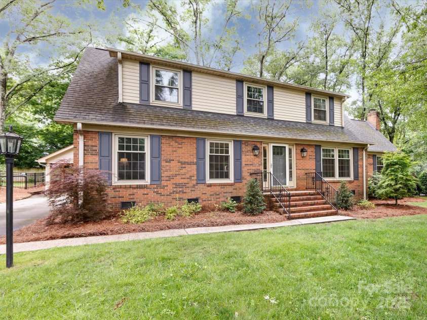 6941 Queensberry Drive, Charlotte, NC 28226.  MLS# CAR4264969, YatesRealty ID 16407. 