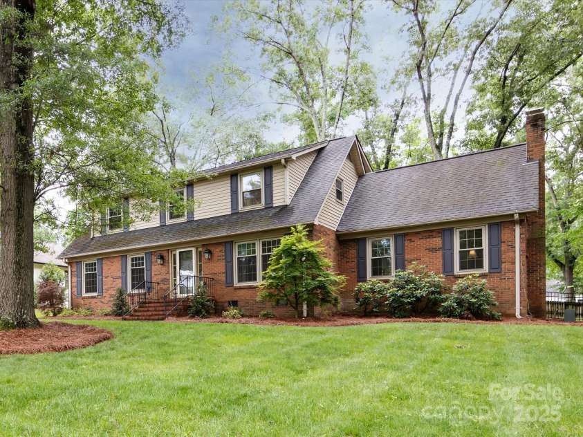 6941 Queensberry Drive, Charlotte, NC 28226.  MLS# CAR4264969, YatesRealty ID 16407. 
