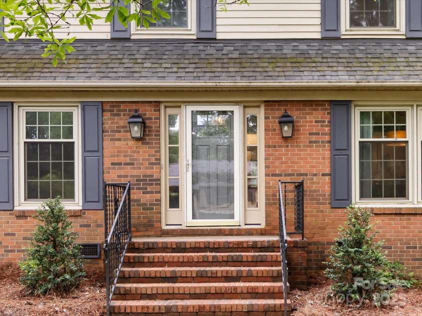 6941 Queensberry Drive, Charlotte, NC 28226.  MLS# CAR4264969, YatesRealty ID 16407. 