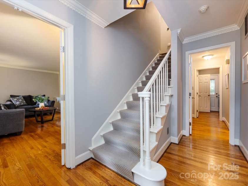 6941 Queensberry Drive, Charlotte, NC 28226.  MLS# CAR4264969, YatesRealty ID 16407. 