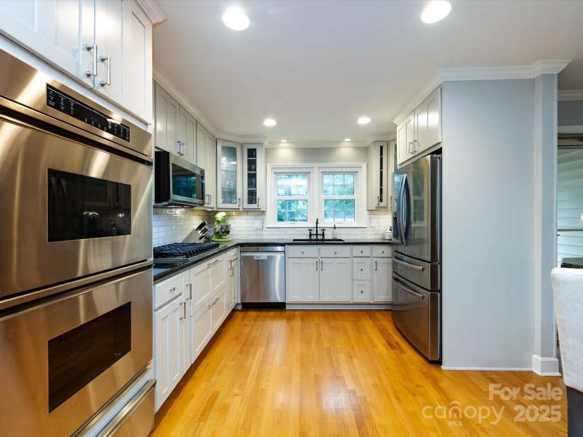 6941 Queensberry Drive, Charlotte, NC 28226.  MLS# CAR4264969, YatesRealty ID 16407. 