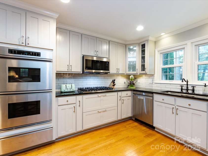 6941 Queensberry Drive, Charlotte, NC 28226.  MLS# CAR4264969, YatesRealty ID 16407. 