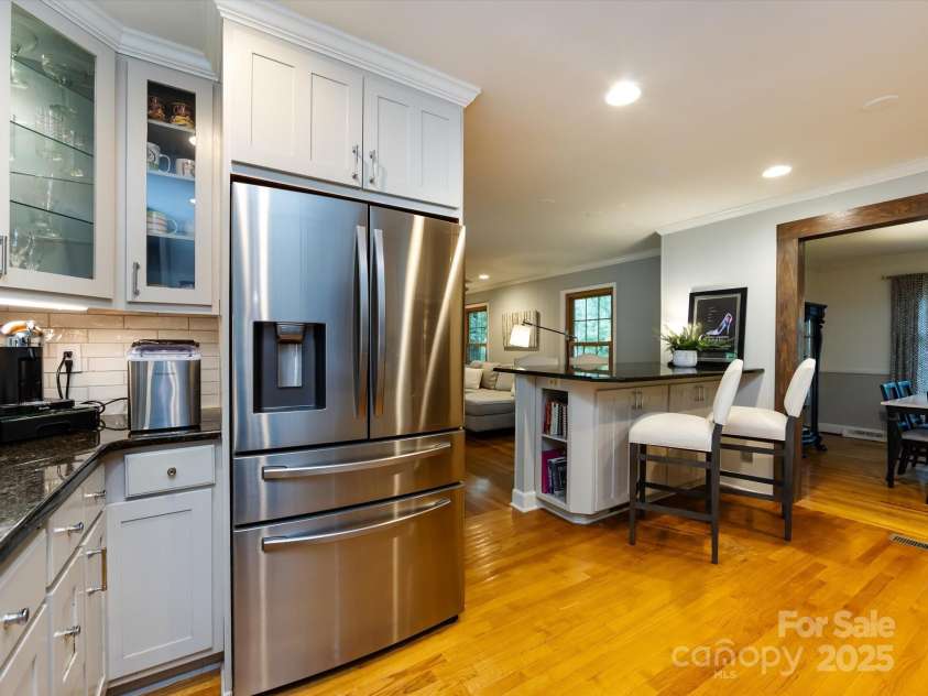 6941 Queensberry Drive, Charlotte, NC 28226.  MLS# CAR4264969, YatesRealty ID 16407. 