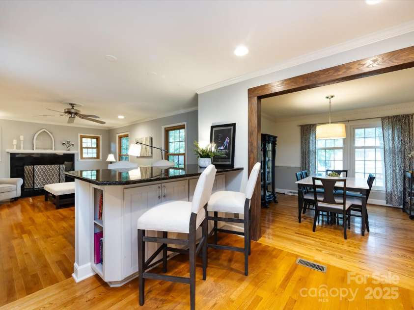 6941 Queensberry Drive, Charlotte, NC 28226.  MLS# CAR4264969, YatesRealty ID 16407. 