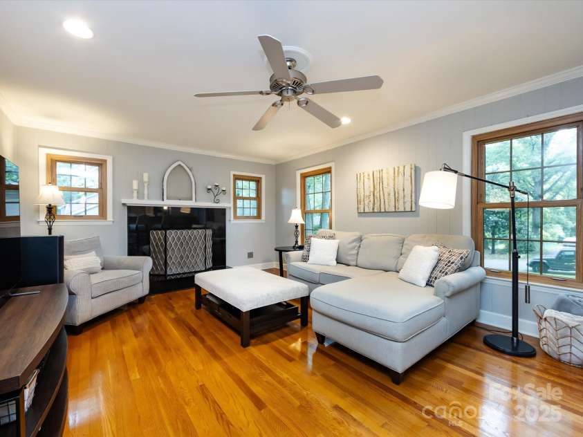 6941 Queensberry Drive, Charlotte, NC 28226.  MLS# CAR4264969, YatesRealty ID 16407. 