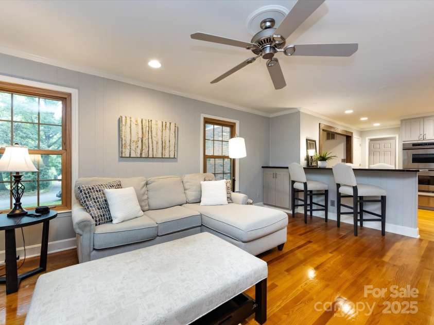 6941 Queensberry Drive, Charlotte, NC 28226.  MLS# CAR4264969, YatesRealty ID 16407. 