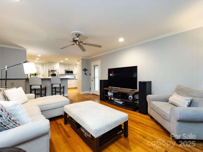 6941 Queensberry Drive, Charlotte, NC 28226.  MLS# CAR4264969, YatesRealty ID 16407. 