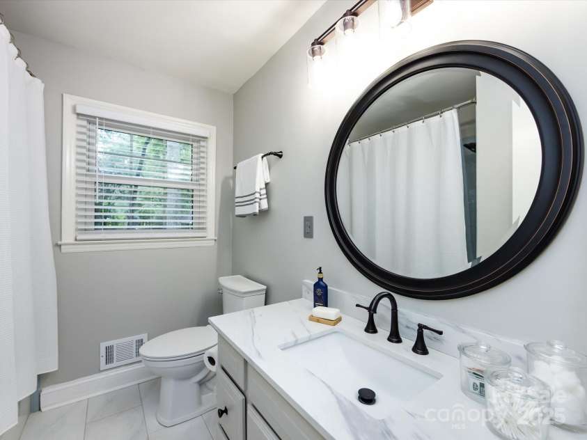 6941 Queensberry Drive, Charlotte, NC 28226.  MLS# CAR4264969, YatesRealty ID 16407. 