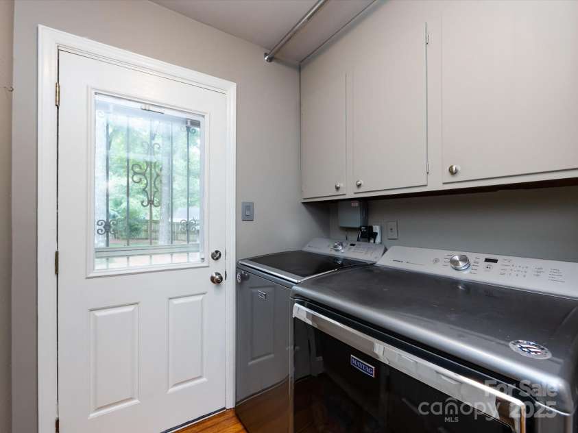 6941 Queensberry Drive, Charlotte, NC 28226.  MLS# CAR4264969, YatesRealty ID 16407. 