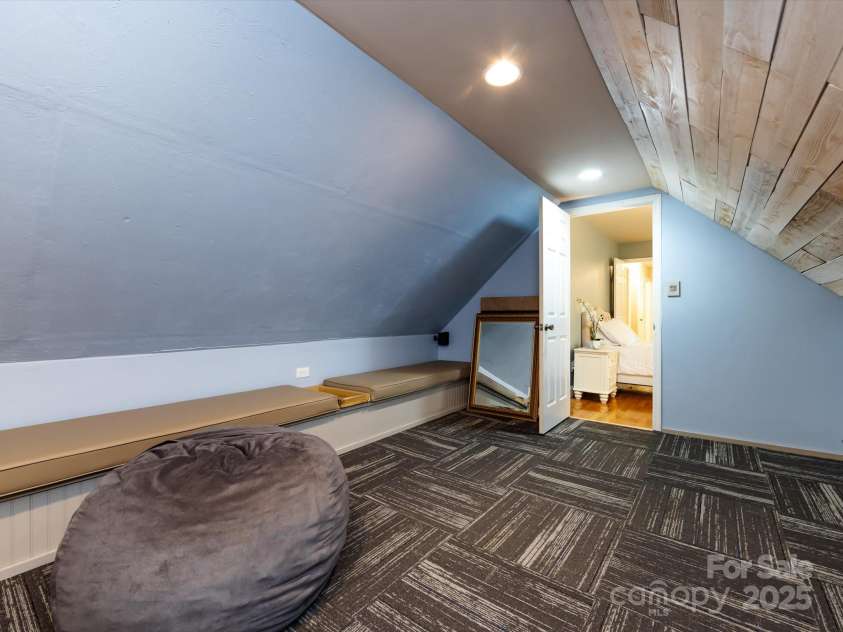 6941 Queensberry Drive, Charlotte, NC 28226.  MLS# CAR4264969, YatesRealty ID 16407. 