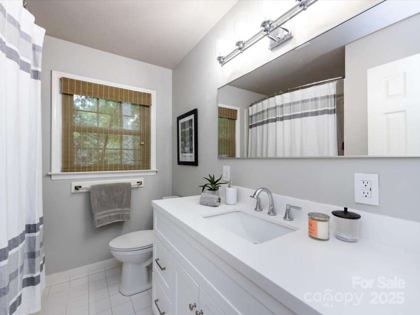 6941 Queensberry Drive, Charlotte, NC 28226.  MLS# CAR4264969, YatesRealty ID 16407. 