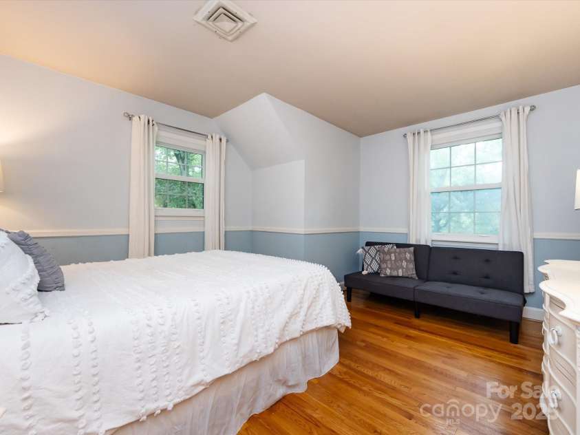 6941 Queensberry Drive, Charlotte, NC 28226.  MLS# CAR4264969, YatesRealty ID 16407. 