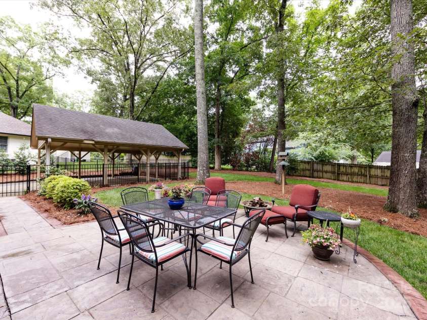 6941 Queensberry Drive, Charlotte, NC 28226.  MLS# CAR4264969, YatesRealty ID 16407. 
