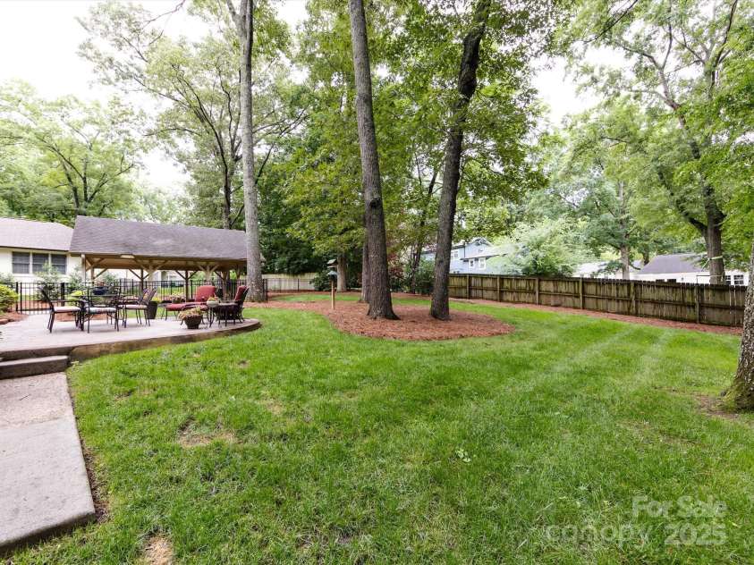 6941 Queensberry Drive, Charlotte, NC 28226.  MLS# CAR4264969, YatesRealty ID 16407. 