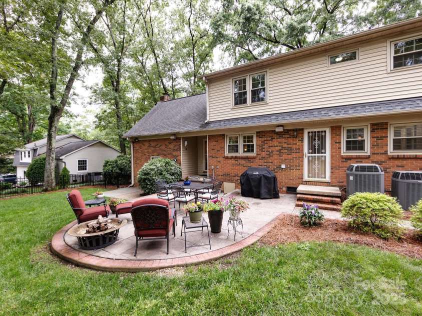 6941 Queensberry Drive, Charlotte, NC 28226.  MLS# CAR4264969, YatesRealty ID 16407. 
