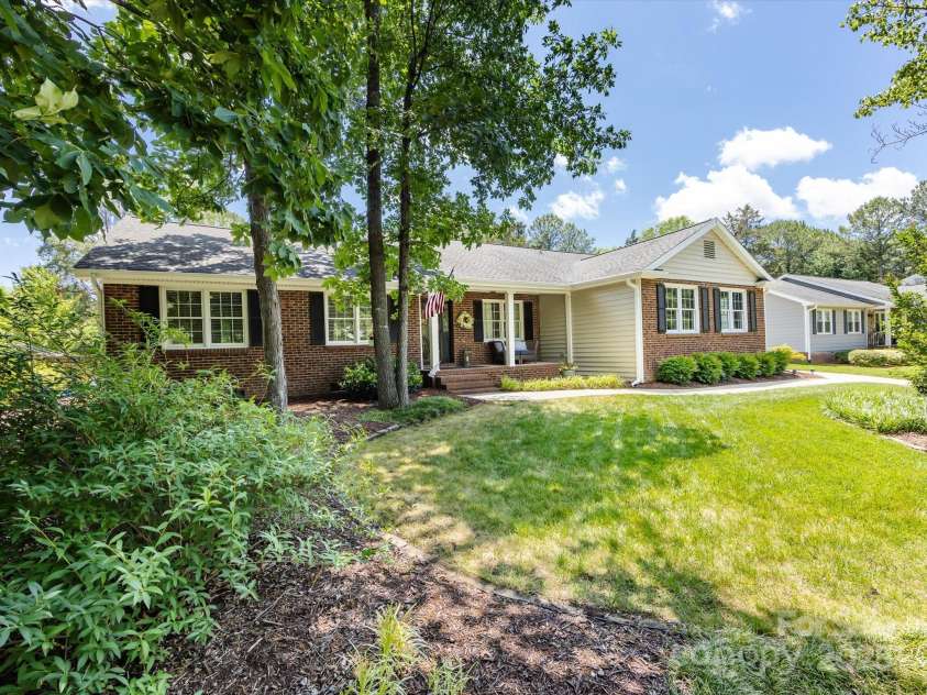4925 Cedar Forest Drive, Charlotte, NC 28226.  MLS# CAR4262850, YatesRealty ID 16408. 