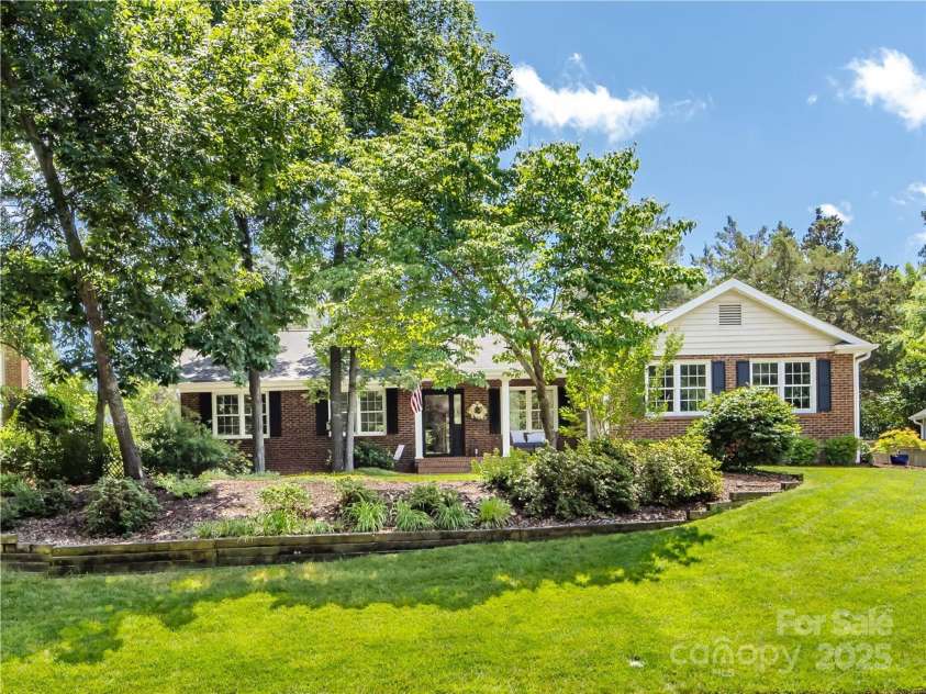 4925 Cedar Forest Drive, Charlotte, NC 28226.  MLS# CAR4262850, YatesRealty ID 16408. 