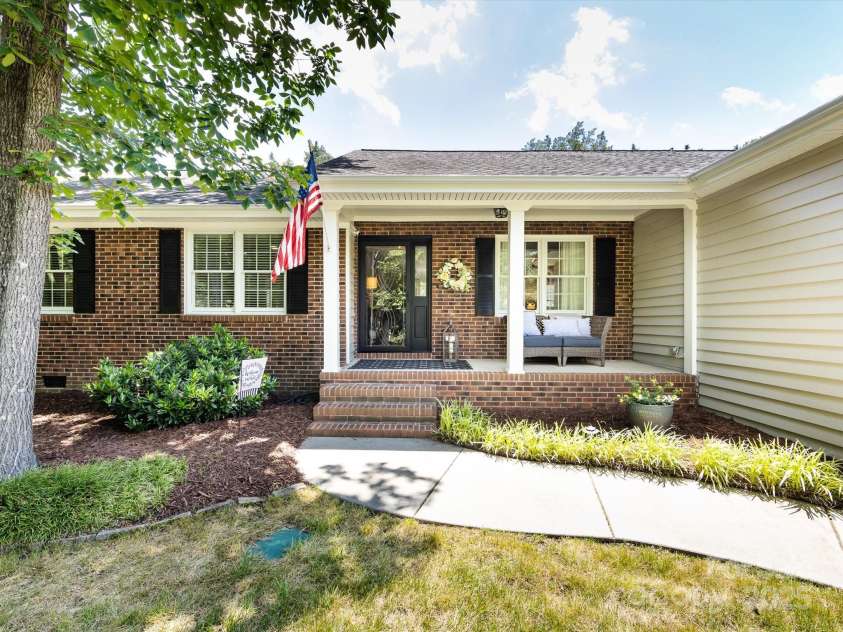 4925 Cedar Forest Drive, Charlotte, NC 28226.  MLS# CAR4262850, YatesRealty ID 16408. 