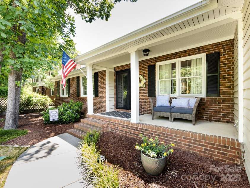 4925 Cedar Forest Drive, Charlotte, NC 28226.  MLS# CAR4262850, YatesRealty ID 16408. 