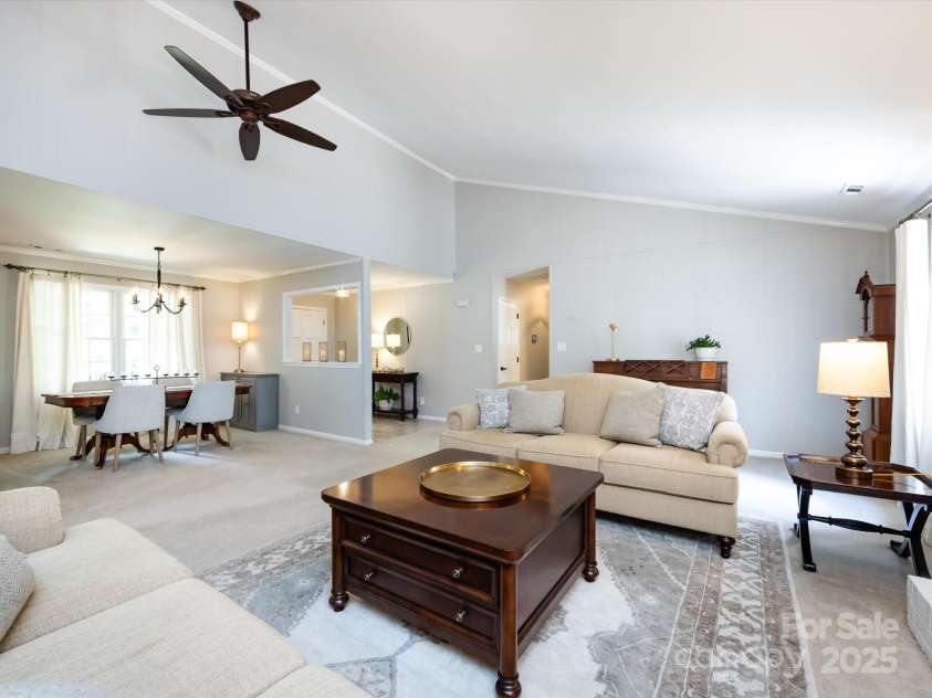 4925 Cedar Forest Drive, Charlotte, NC 28226.  MLS# CAR4262850, YatesRealty ID 16408. 