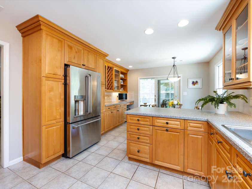 4925 Cedar Forest Drive, Charlotte, NC 28226.  MLS# CAR4262850, YatesRealty ID 16408. 