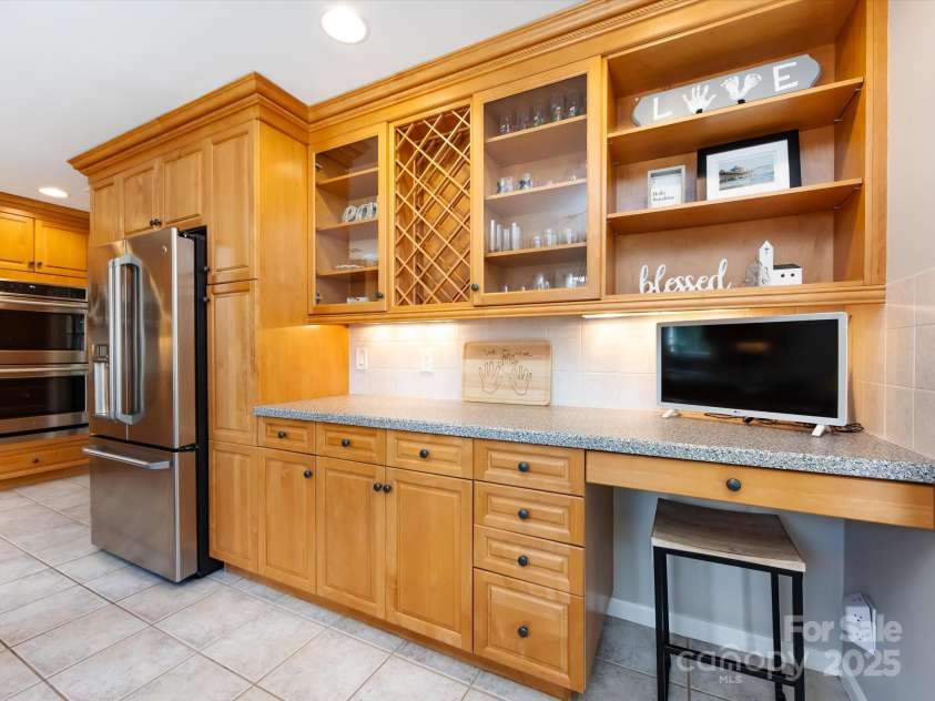 4925 Cedar Forest Drive, Charlotte, NC 28226.  MLS# CAR4262850, YatesRealty ID 16408. 