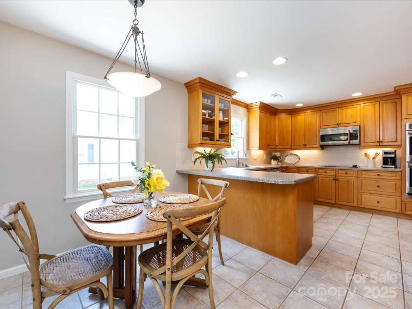 4925 Cedar Forest Drive, Charlotte, NC 28226.  MLS# CAR4262850, YatesRealty ID 16408. 