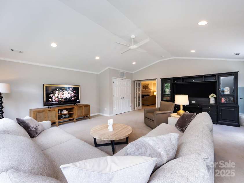 4925 Cedar Forest Drive, Charlotte, NC 28226.  MLS# CAR4262850, YatesRealty ID 16408. 