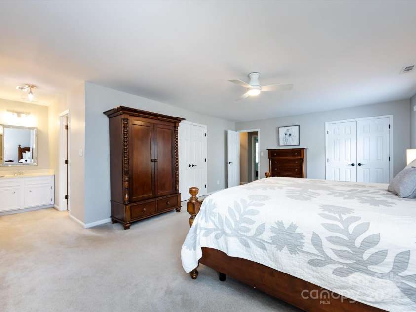 4925 Cedar Forest Drive, Charlotte, NC 28226.  MLS# CAR4262850, YatesRealty ID 16408. 