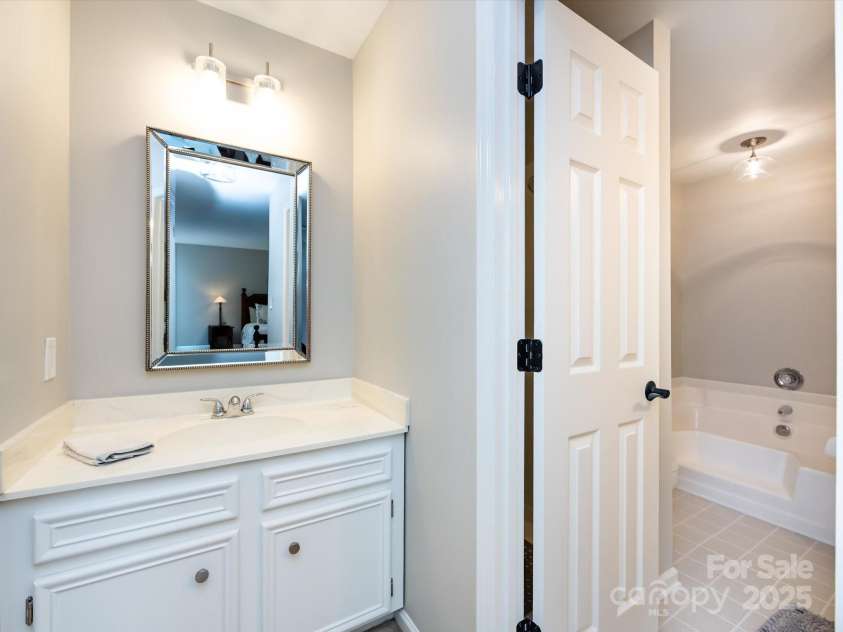 4925 Cedar Forest Drive, Charlotte, NC 28226.  MLS# CAR4262850, YatesRealty ID 16408. 