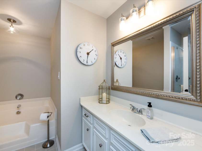 4925 Cedar Forest Drive, Charlotte, NC 28226.  MLS# CAR4262850, YatesRealty ID 16408. 