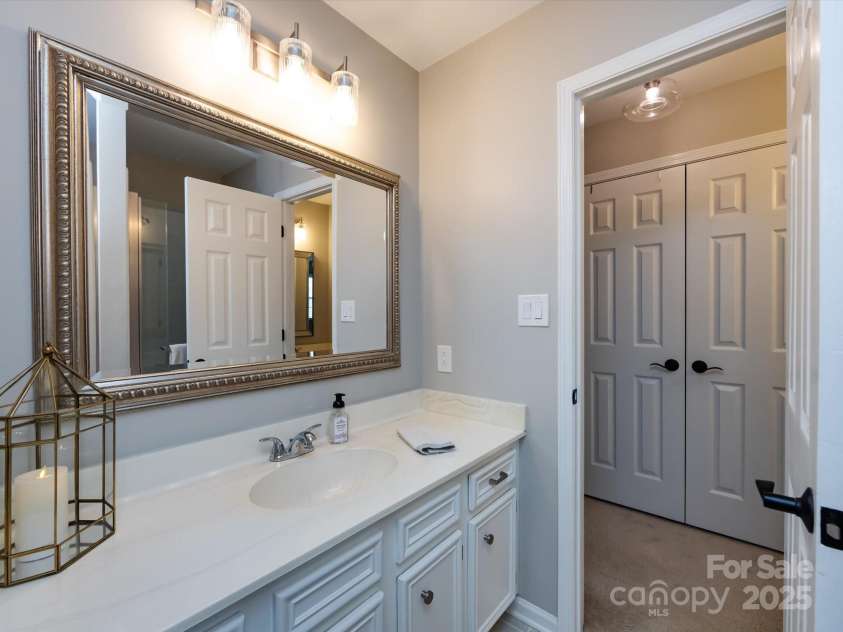 4925 Cedar Forest Drive, Charlotte, NC 28226.  MLS# CAR4262850, YatesRealty ID 16408. 