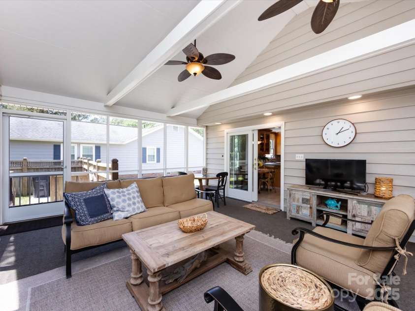 4925 Cedar Forest Drive, Charlotte, NC 28226.  MLS# CAR4262850, YatesRealty ID 16408. 