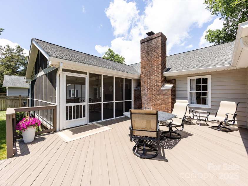 4925 Cedar Forest Drive, Charlotte, NC 28226.  MLS# CAR4262850, YatesRealty ID 16408. 