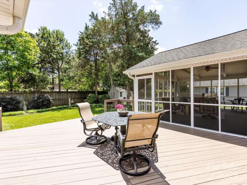 4925 Cedar Forest Drive, Charlotte, NC 28226.  MLS# CAR4262850, YatesRealty ID 16408. 