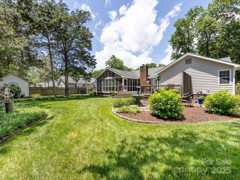 4925 Cedar Forest Drive, Charlotte, NC 28226.  MLS# CAR4262850, YatesRealty ID 16408. 