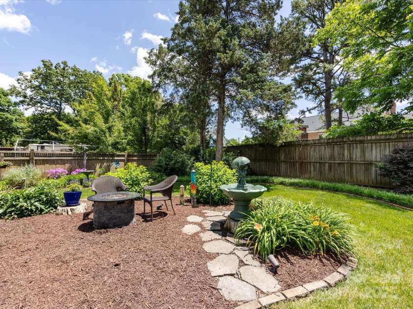 4925 Cedar Forest Drive, Charlotte, NC 28226.  MLS# CAR4262850, YatesRealty ID 16408. 