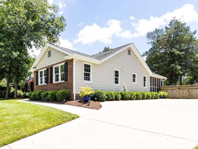 4925 Cedar Forest Drive, Charlotte, NC 28226.  MLS# CAR4262850, YatesRealty ID 16408. 